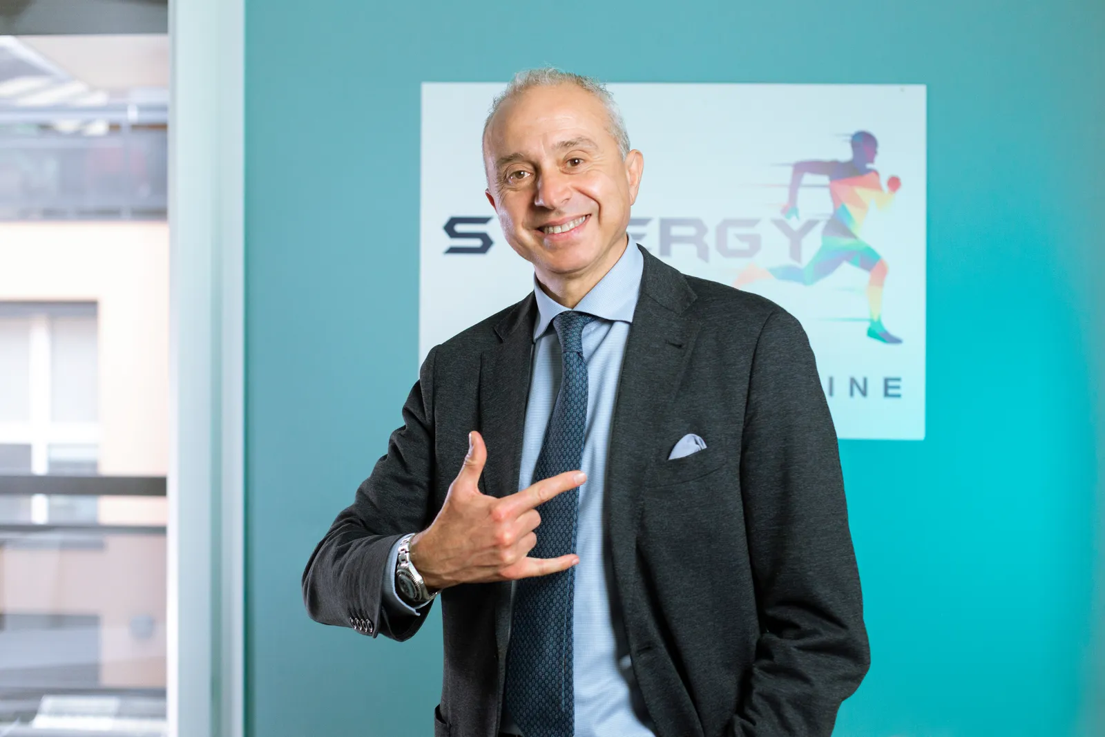 Il Dott. Sarino Ricciardello nello studio Synergy Team